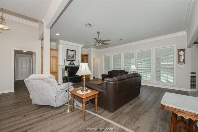 4607 Park Hollow Circle, Bryan, TX 77802