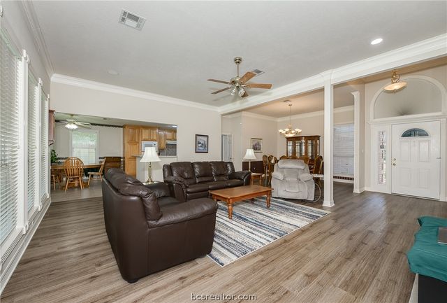 4607 Park Hollow Circle, Bryan, TX 77802