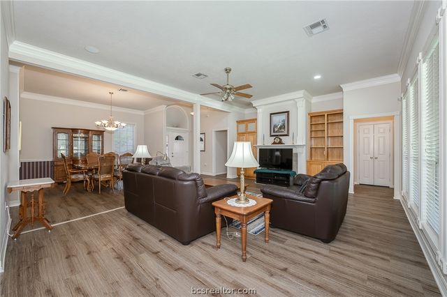 4607 Park Hollow Circle, Bryan, TX 77802