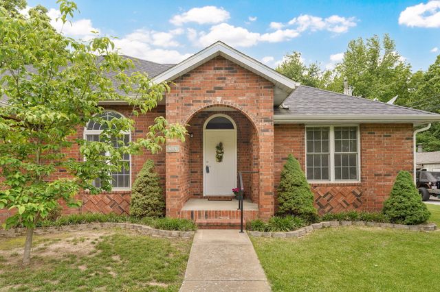 5757 S Foxboro Trail, Springfield, MO 65804
