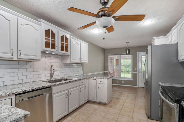 5757 S Foxboro Trail, Springfield, MO 65804