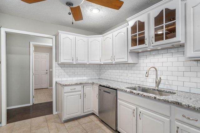 5757 S Foxboro Trail, Springfield, MO 65804