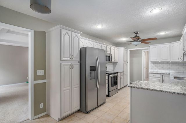 5757 S Foxboro Trail, Springfield, MO 65804