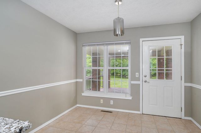 5757 S Foxboro Trail, Springfield, MO 65804
