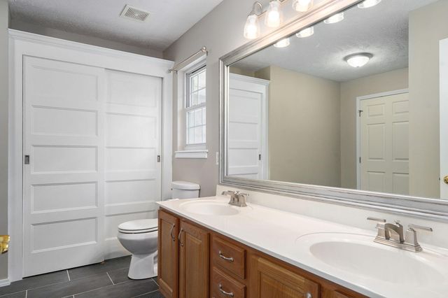 5757 S Foxboro Trail, Springfield, MO 65804