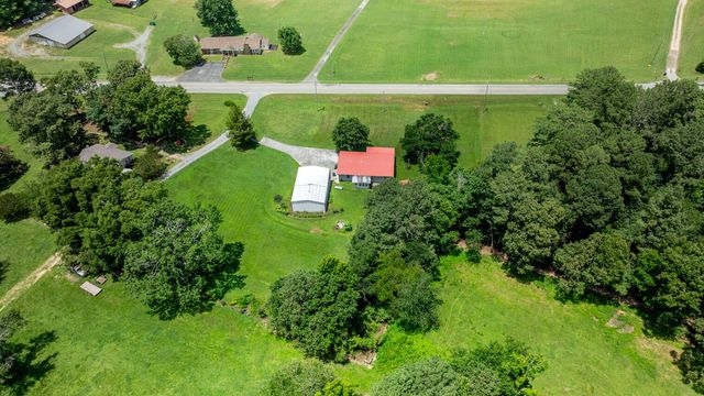 1041 Round Pond Road, Lafayette, GA 30728