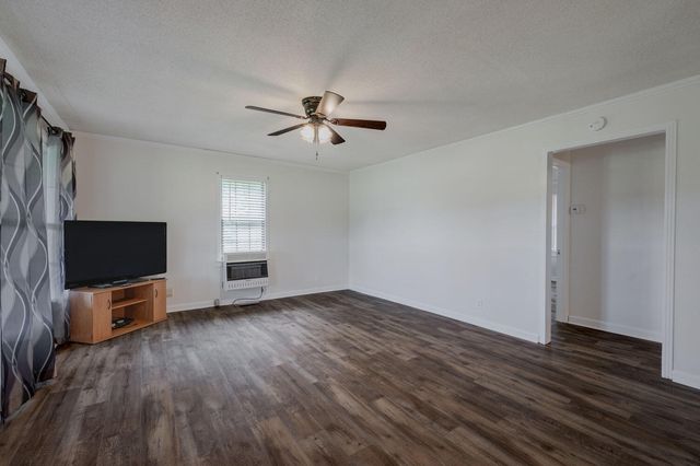 1041 Round Pond Road, Lafayette, GA 30728