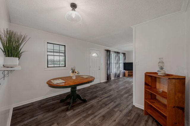 1041 Round Pond Road, Lafayette, GA 30728