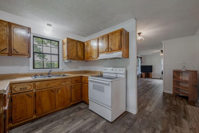 1041 Round Pond Road, Lafayette, GA 30728