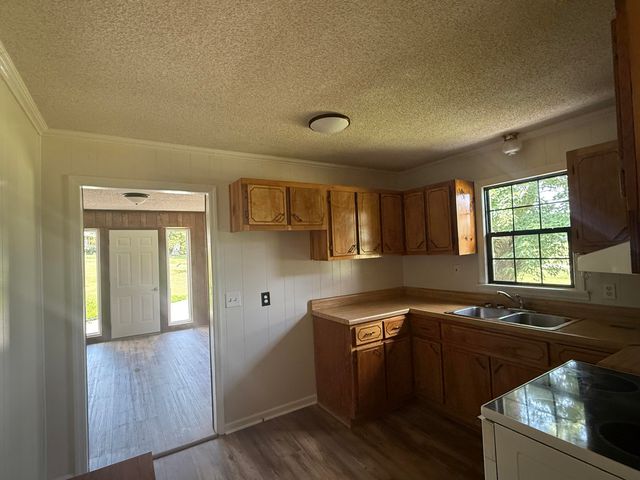 1041 Round Pond Road, Lafayette, GA 30728