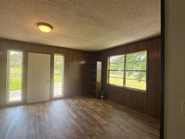 1041 Round Pond Road, Lafayette, GA 30728
