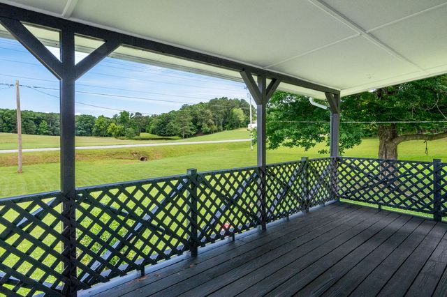 1041 Round Pond Road, Lafayette, GA 30728