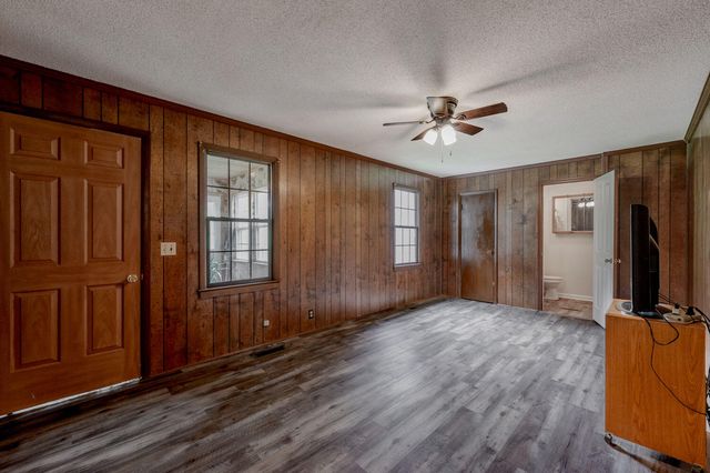 1041 Round Pond Road, Lafayette, GA 30728
