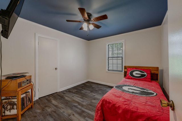 1041 Round Pond Road, Lafayette, GA 30728