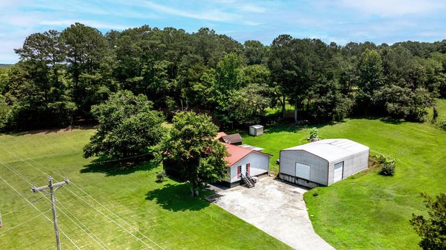 1041 Round Pond Road, Lafayette, GA 30728