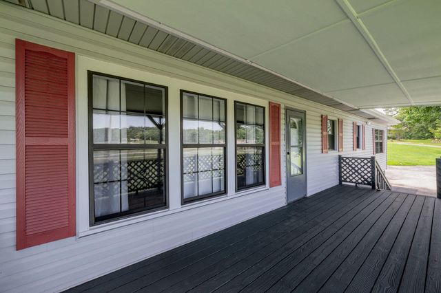 1041 Round Pond Road, Lafayette, GA 30728