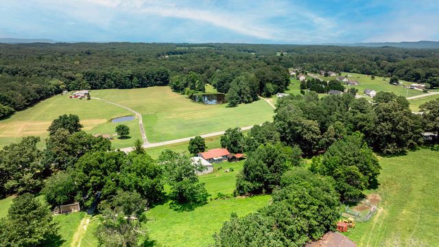 1041 Round Pond Road, Lafayette, GA 30728