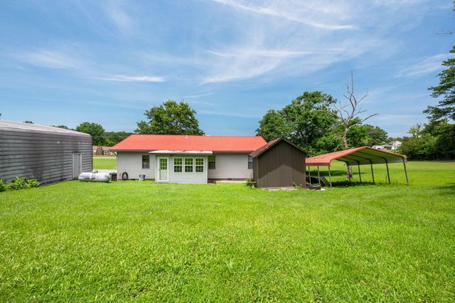 1041 Round Pond Road, Lafayette, GA 30728