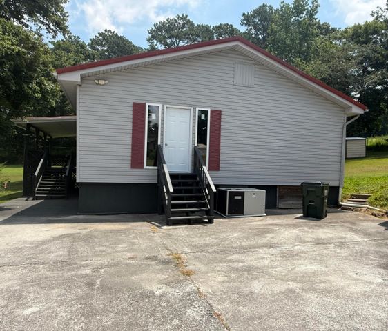 1041 Round Pond Road, Lafayette, GA 30728