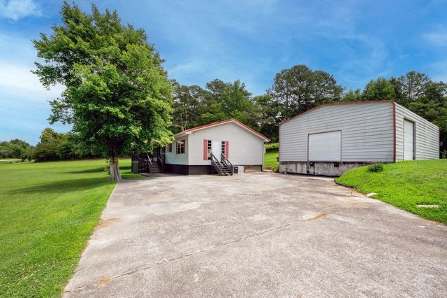 1041 Round Pond Road, Lafayette, GA 30728