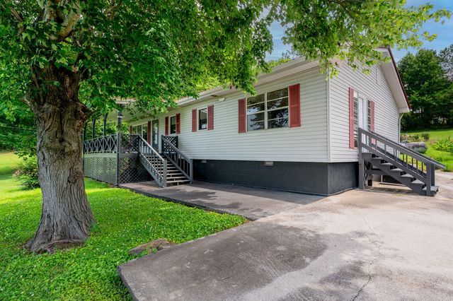 1041 Round Pond Road, Lafayette, GA 30728