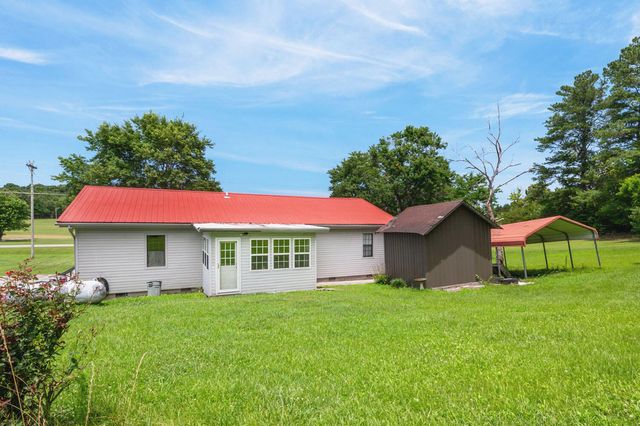 1041 Round Pond Road, Lafayette, GA 30728