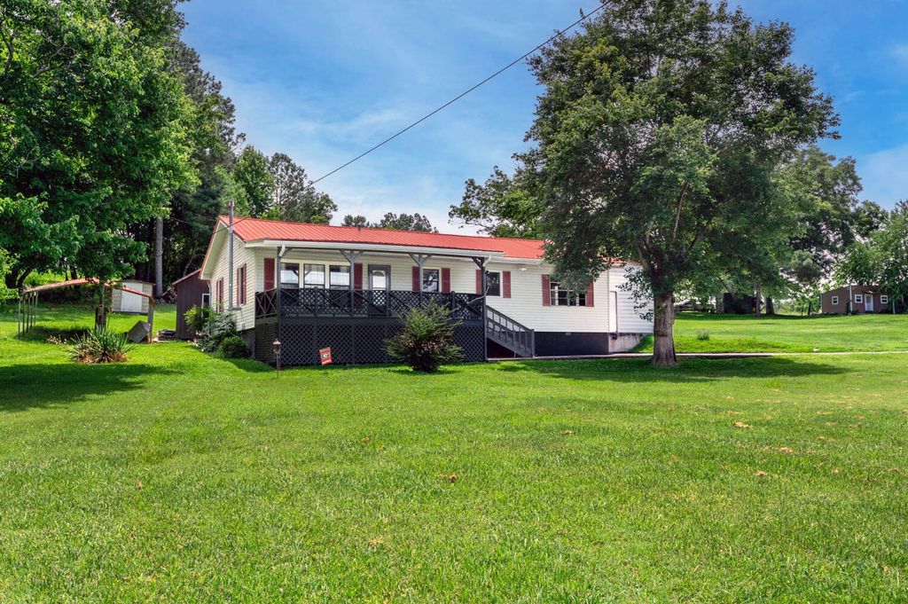 1041 Round Pond Road, Lafayette, GA 30728