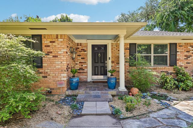 8324 Moorcroft Drive, Dallas, TX 75228