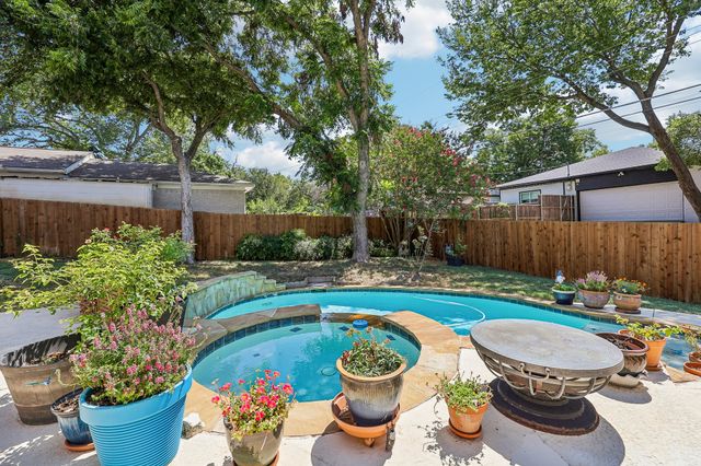 8324 Moorcroft Drive, Dallas, TX 75228