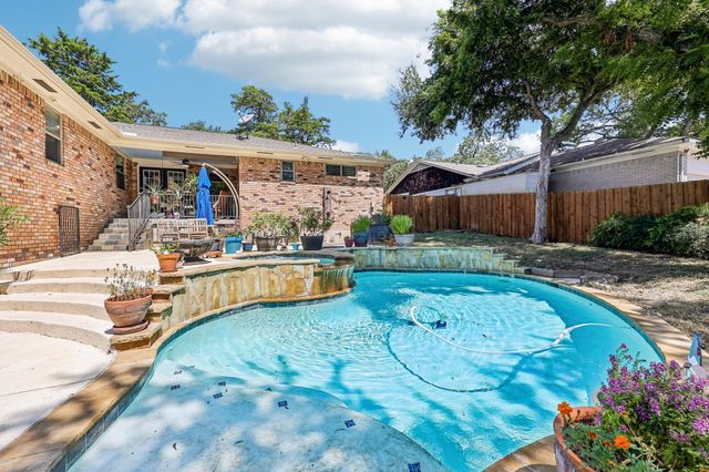 8324 Moorcroft Drive, Dallas, TX 75228