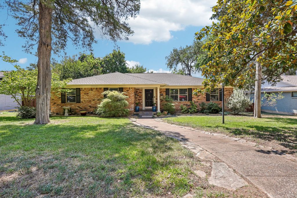 8324 Moorcroft Drive, Dallas, TX 75228