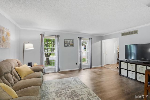 130 Holly Garden Drive, Ballwin, MO 63021