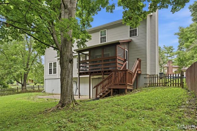 130 Holly Garden Drive, Ballwin, MO 63021