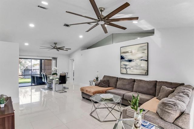 1685 SW Schleicher Lane, Port St. Lucie, FL 34984