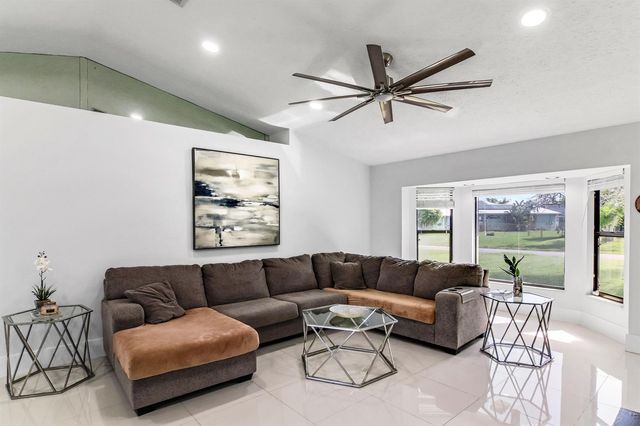 1685 SW Schleicher Lane, Port St. Lucie, FL 34984