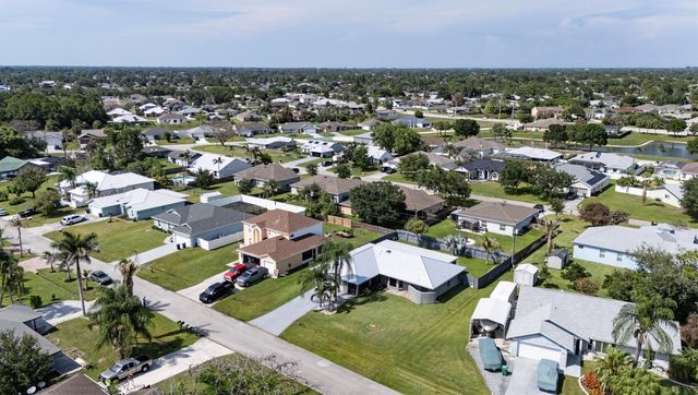1685 SW Schleicher Lane, Port St. Lucie, FL 34984
