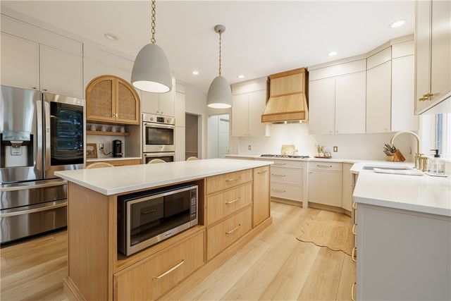 9 Lusk Farm Circle, Pittsford, NY 14534