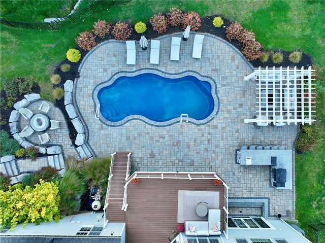 9 Lusk Farm Circle, Pittsford, NY 14534