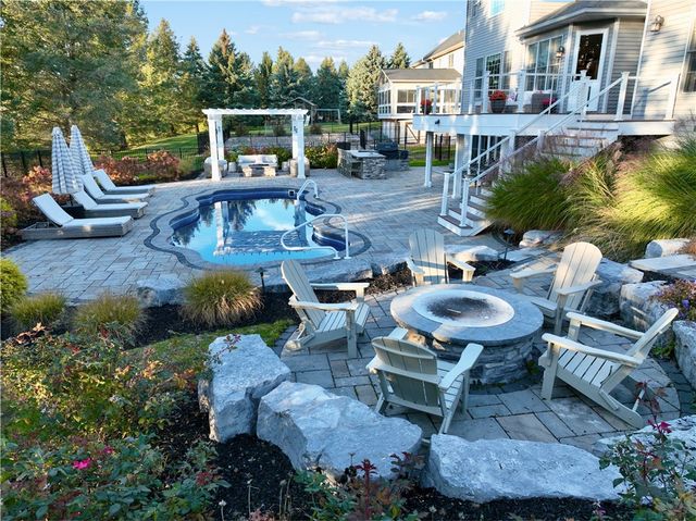 9 Lusk Farm Circle, Pittsford, NY 14534