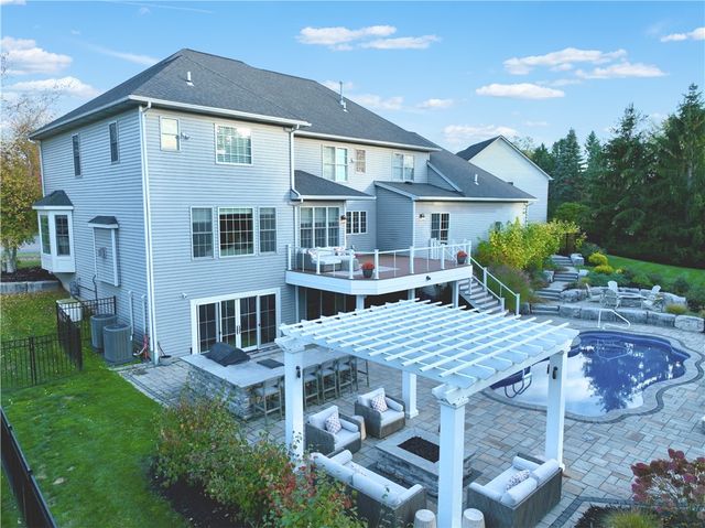 9 Lusk Farm Circle, Pittsford, NY 14534