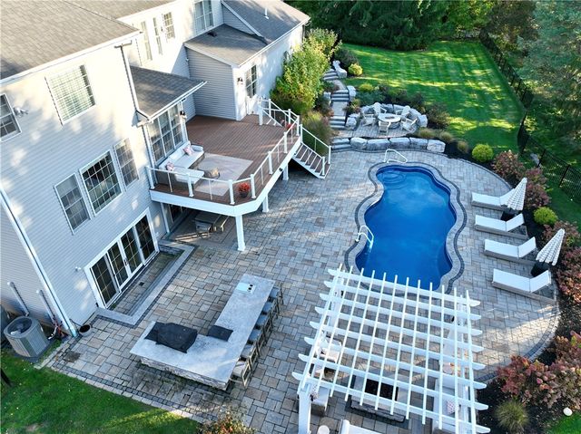 9 Lusk Farm Circle, Pittsford, NY 14534