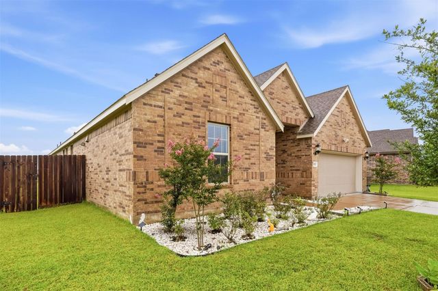 15551 Blue Lake Drive, Mont Belvieu, TX 77523