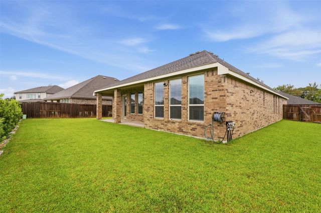 15551 Blue Lake Drive, Mont Belvieu, TX 77523