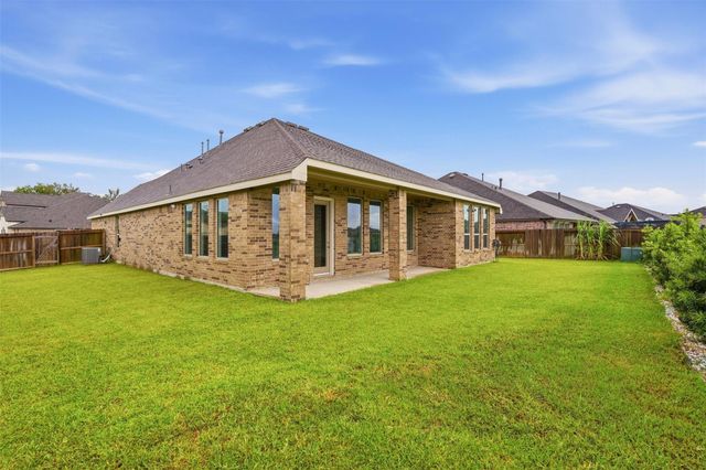 15551 Blue Lake Drive, Mont Belvieu, TX 77523
