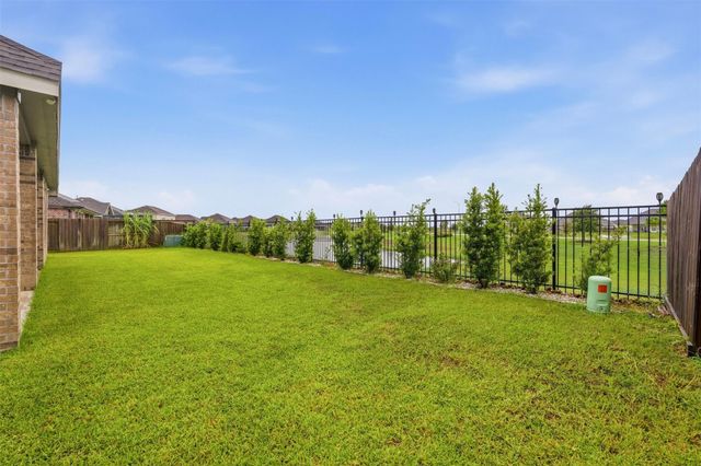 15551 Blue Lake Drive, Mont Belvieu, TX 77523