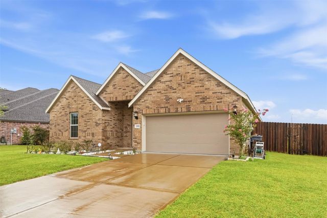 15551 Blue Lake Drive, Mont Belvieu, TX 77523