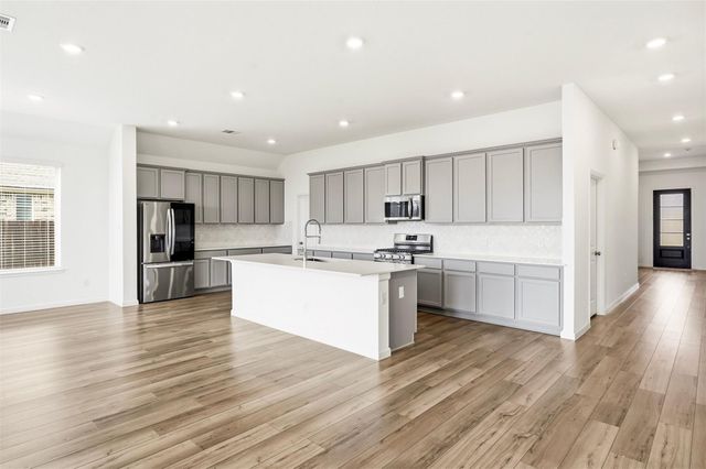 15551 Blue Lake Drive, Mont Belvieu, TX 77523