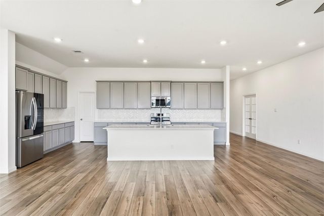 15551 Blue Lake Drive, Mont Belvieu, TX 77523