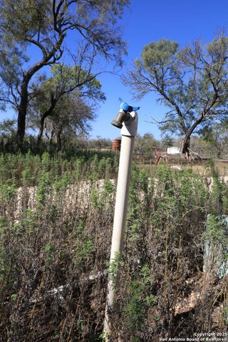 391 County Road 445, Hondo, TX 78861