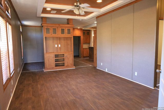 391 County Road 445, Hondo, TX 78861